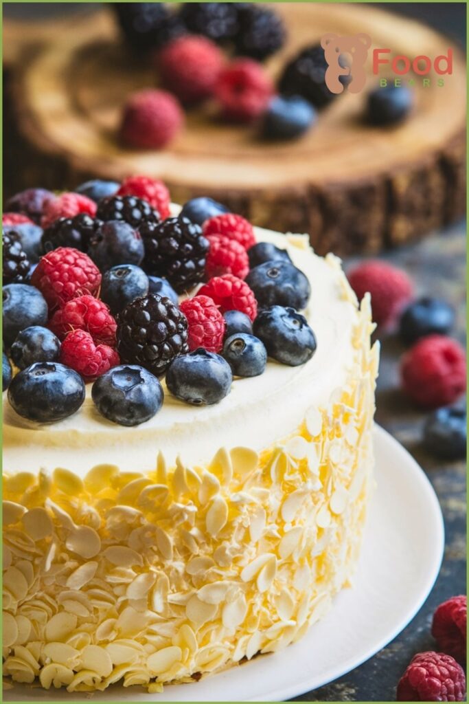Vanilla Berry Chantilly Cake