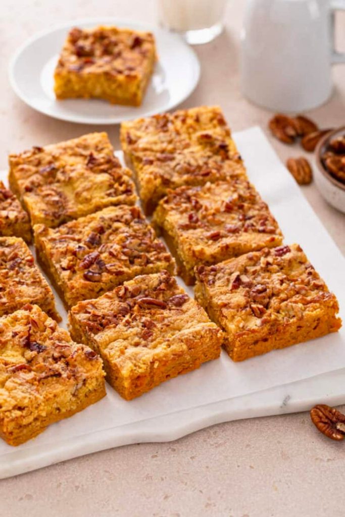 How to Make Pumpkin Crunch Cake
