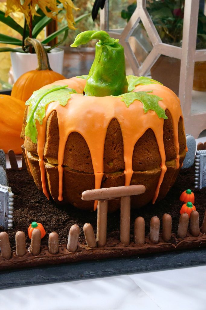 How to Make Pumpkin-Shaped Cake