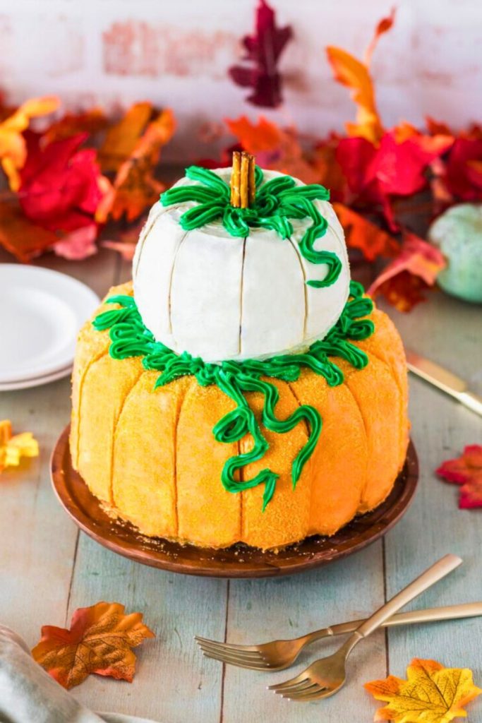 Pumpkin-Shaped Cake